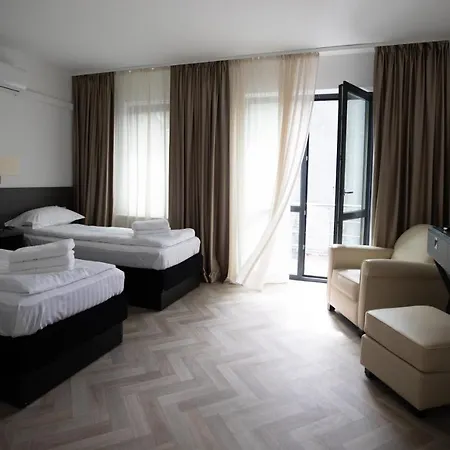 Urban 7 Apartahotel 4*