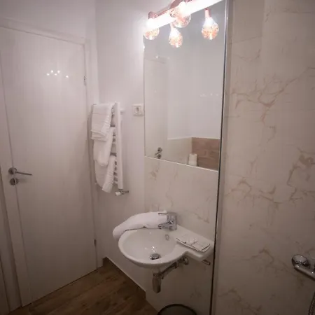 Urban 7 4* 布加勒斯特