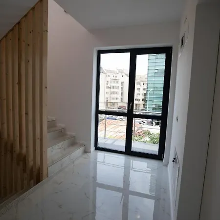 Urban 7 Aparthotel 4*