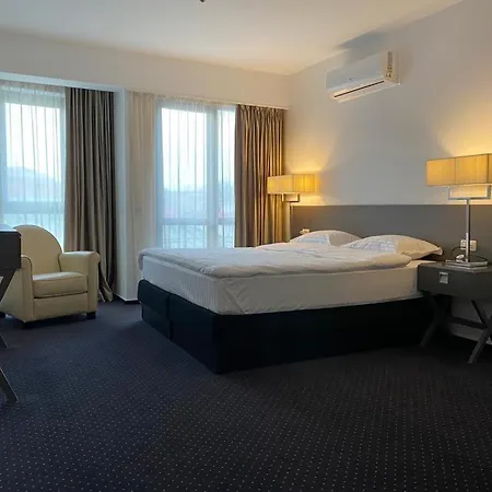 Aparthotel Urban 7 4*