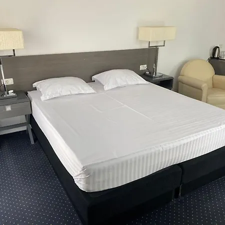 Urban 7 Apart Otel 4*