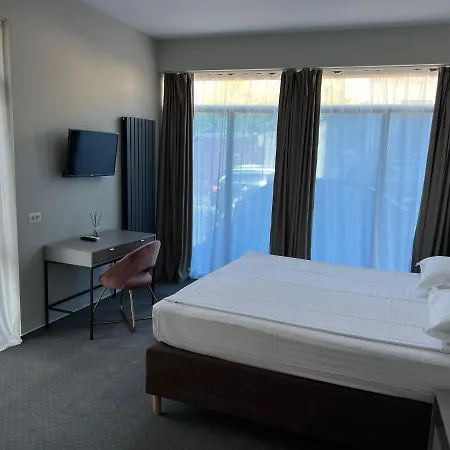 Aparthotel Urban 7 4*