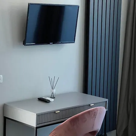 Urban 7 Aparthotel 4*