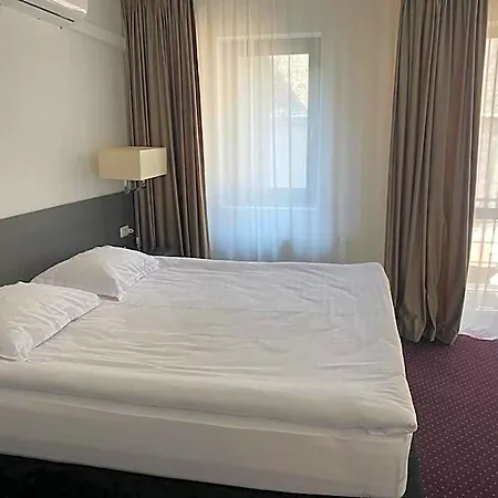 Urban 7 Aparthotel