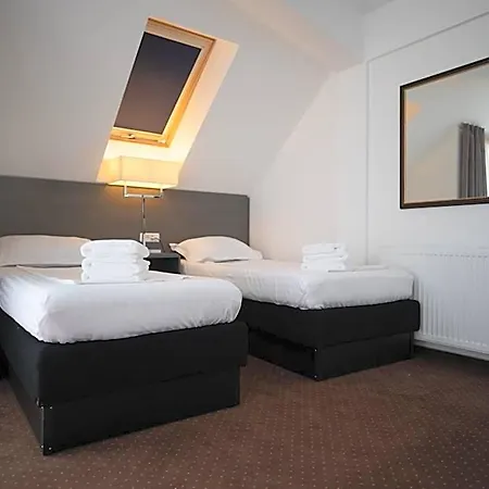 Urban 7 Aparthotel