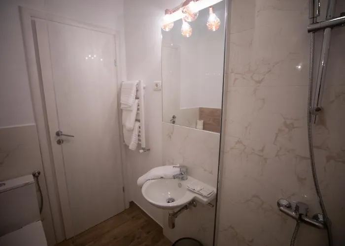 Urban 7 4* 布加勒斯特