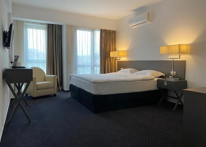 Ξενοδοχείο με διαμερίσματα Urban 7 4*