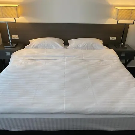 Urban 7 4* Бухарест